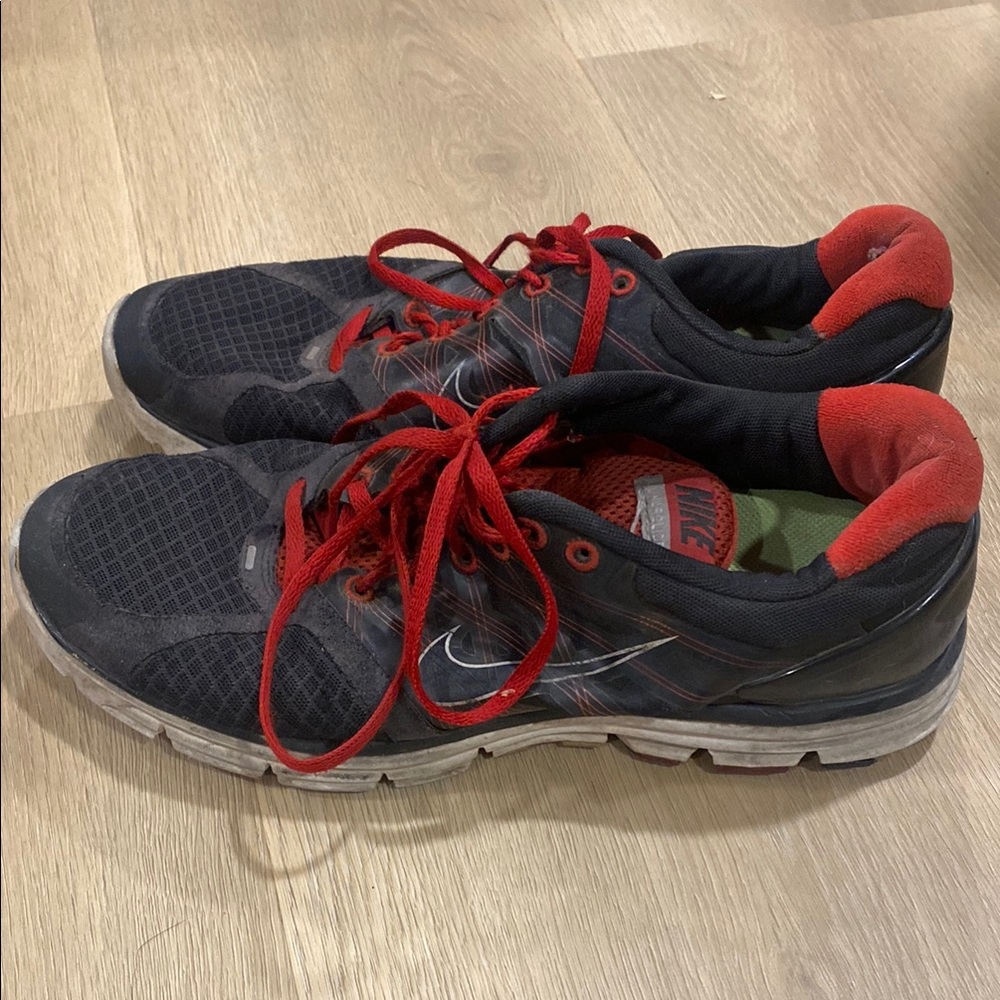Nike Black and Red Athletic Shoes 10.5